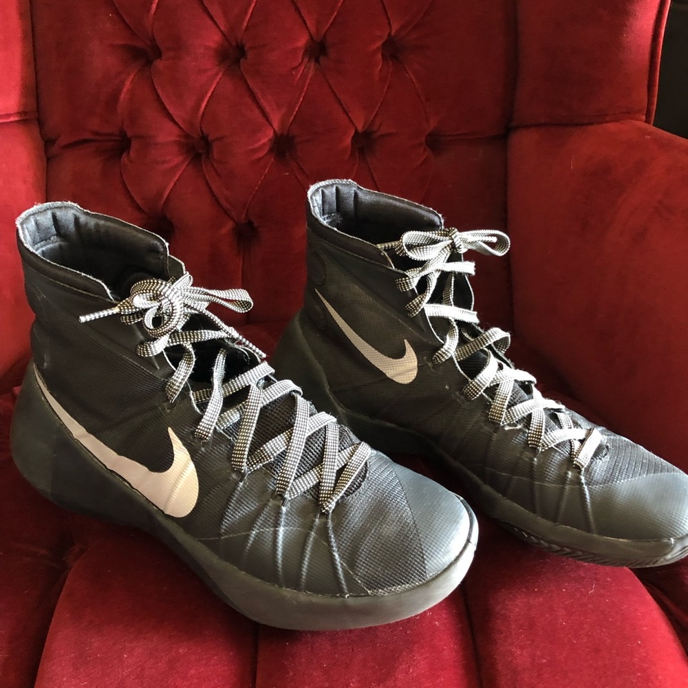 Nike hyperdunk black high top size men’s 8.5